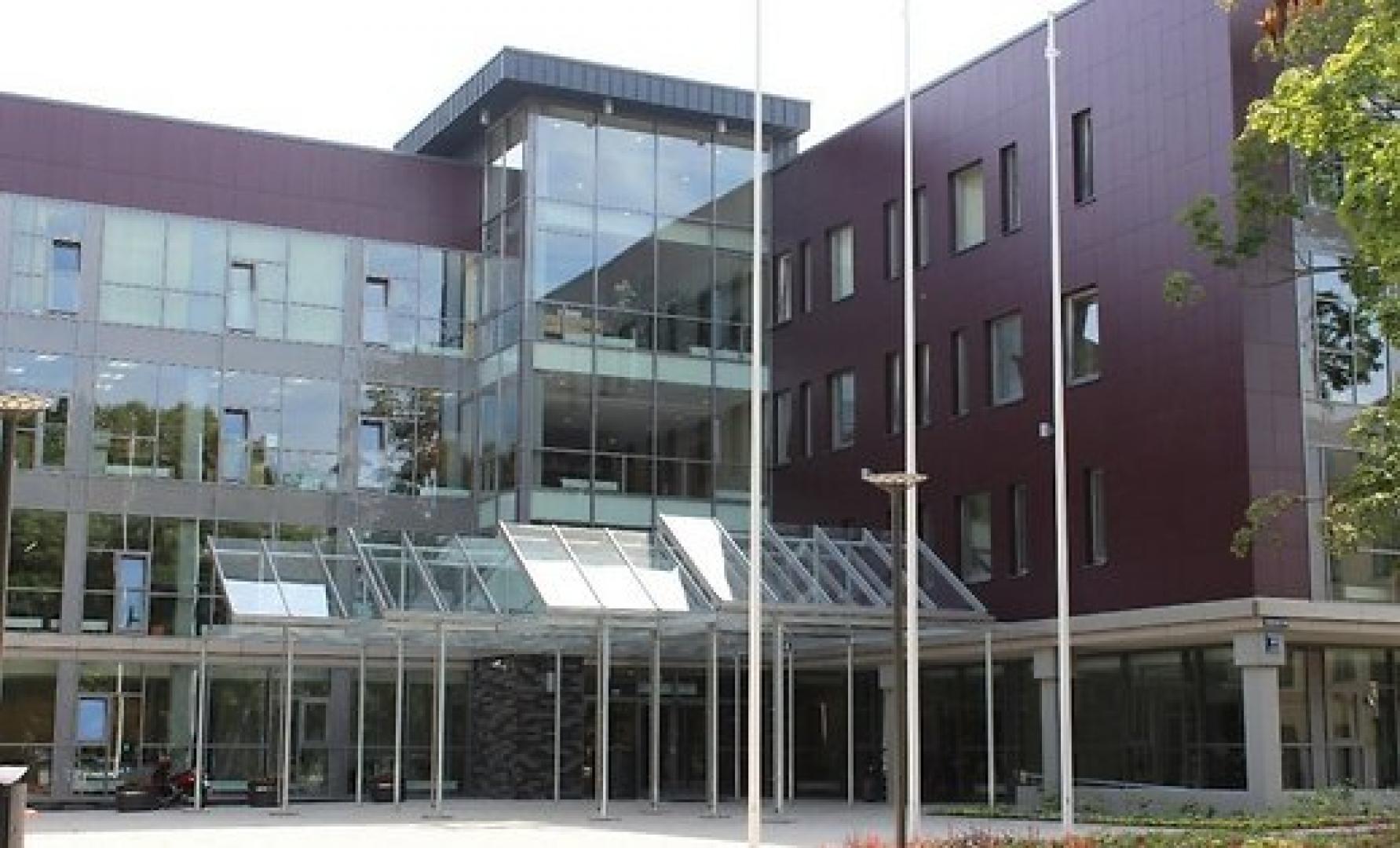 administrativo tiesu eka